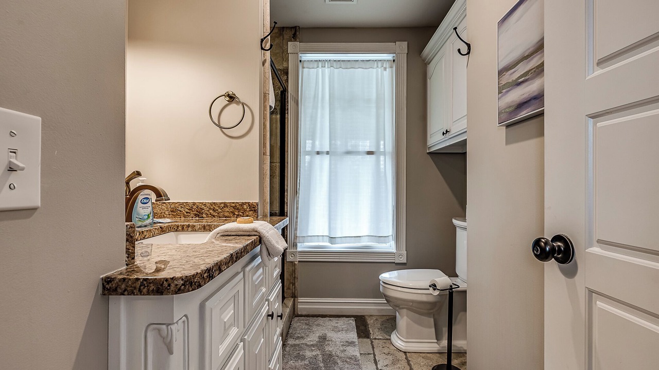 Photo of Bathroom in Carlton Landing
