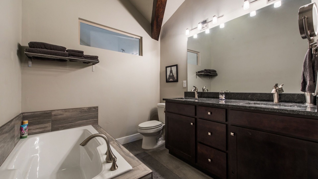 Photo of Bathroom in Pinebrook