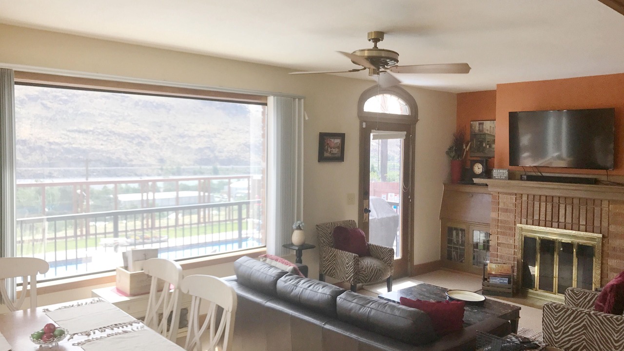 Photo of Livingroom in Chelan Falls