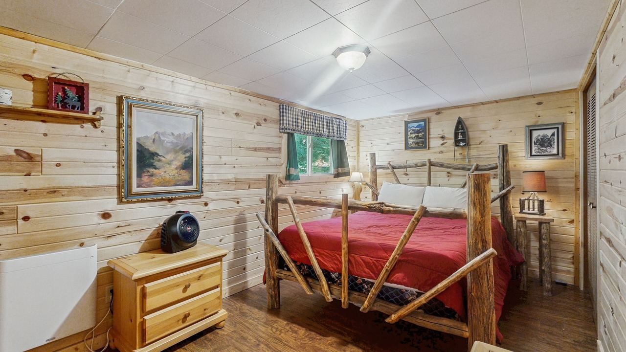 Photo of Bedroom in Cascade