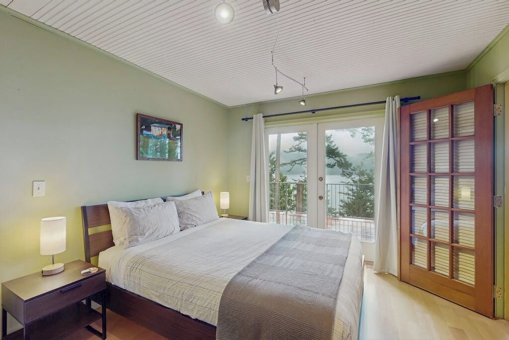 Photo of Bedroom in Eastsound