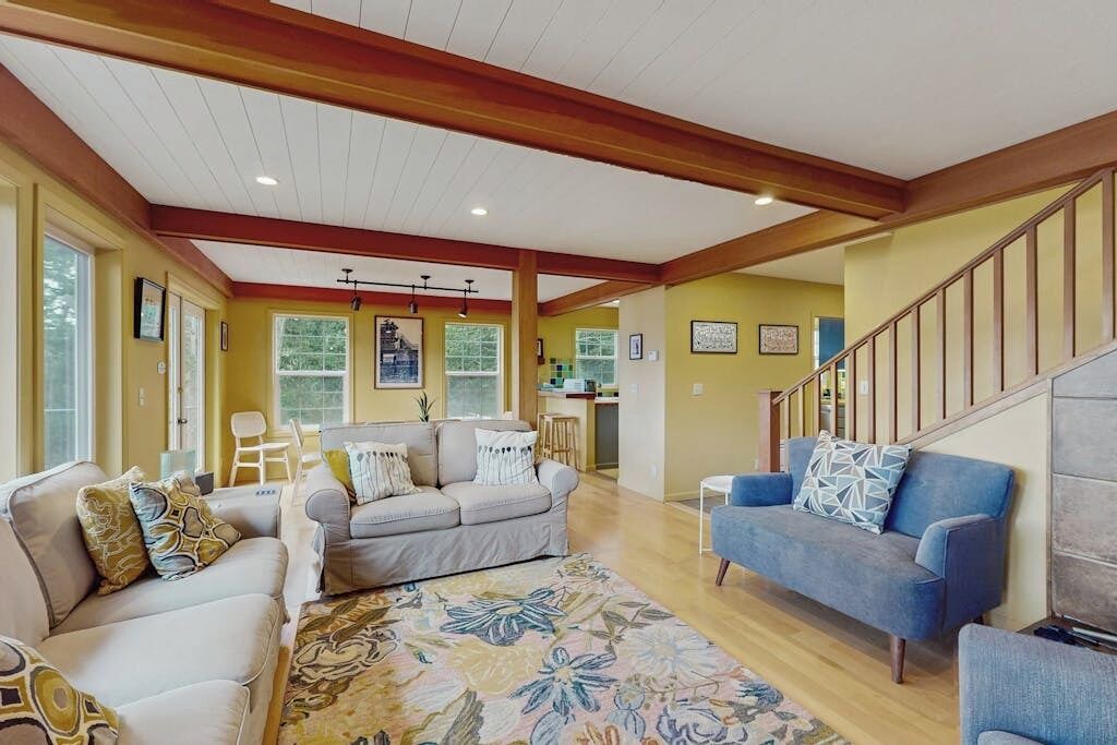 Photo of Livingroom in Eastsound