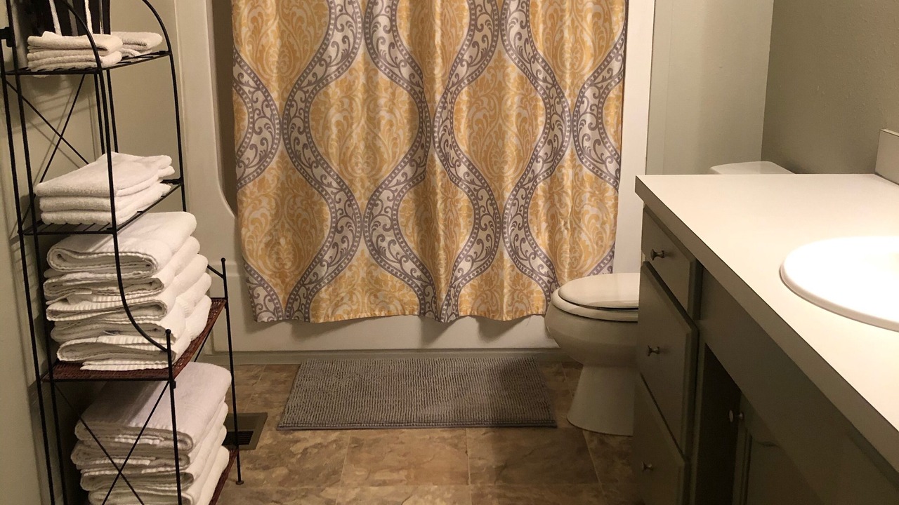 Photo of Bathroom in Daisy