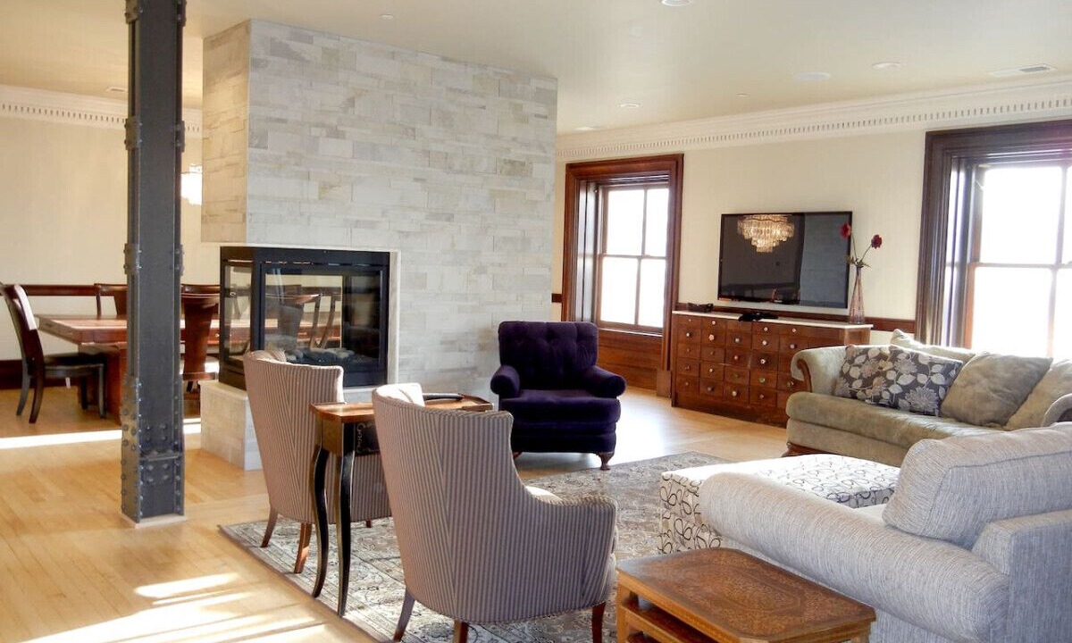 Photo of Livingroom in Downtown Lincoln