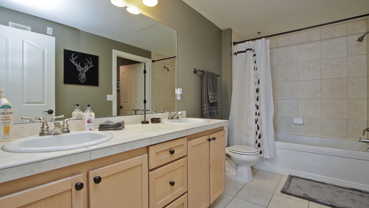 Photo of Bathroom in Jefferson Park