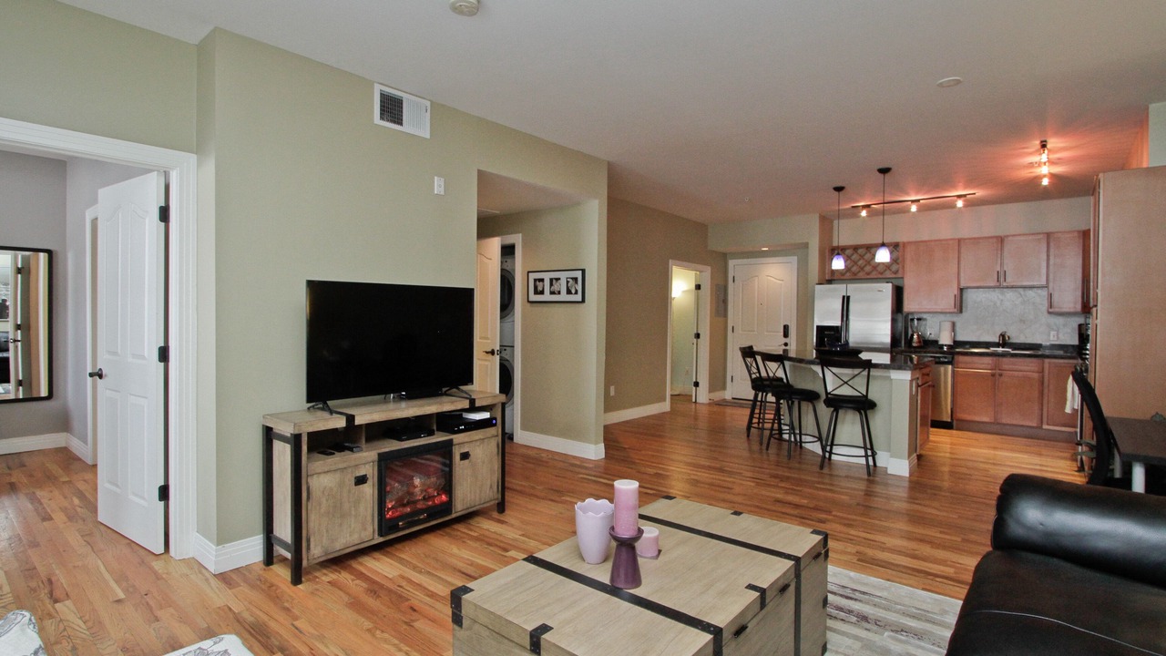 Photo of Livingroom in Jefferson Park