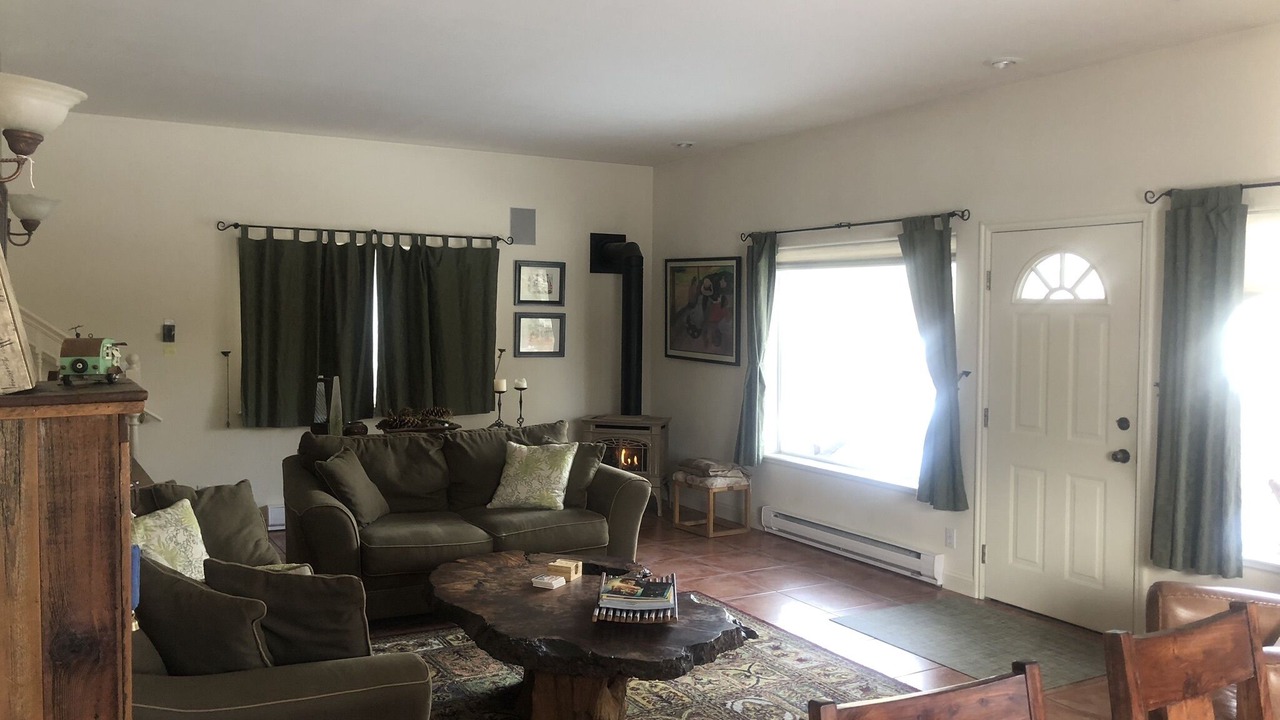 Photo of Livingroom in Garden Valley