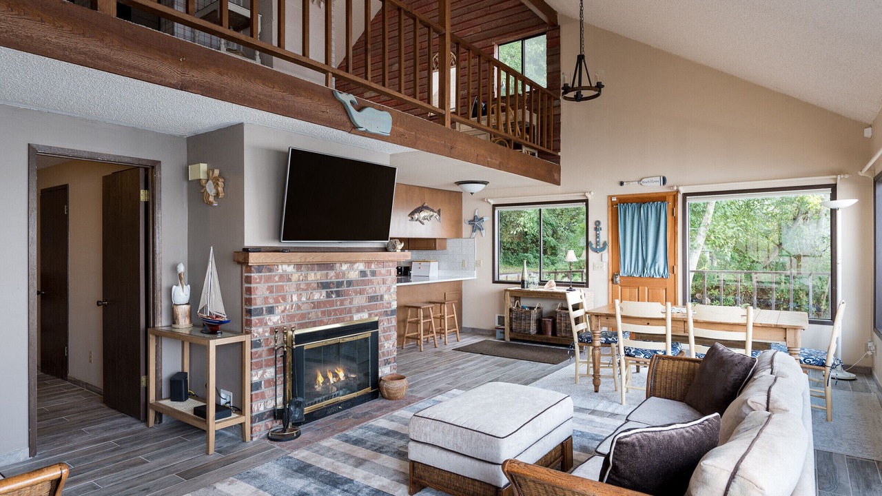 Photo of Livingroom in Langley