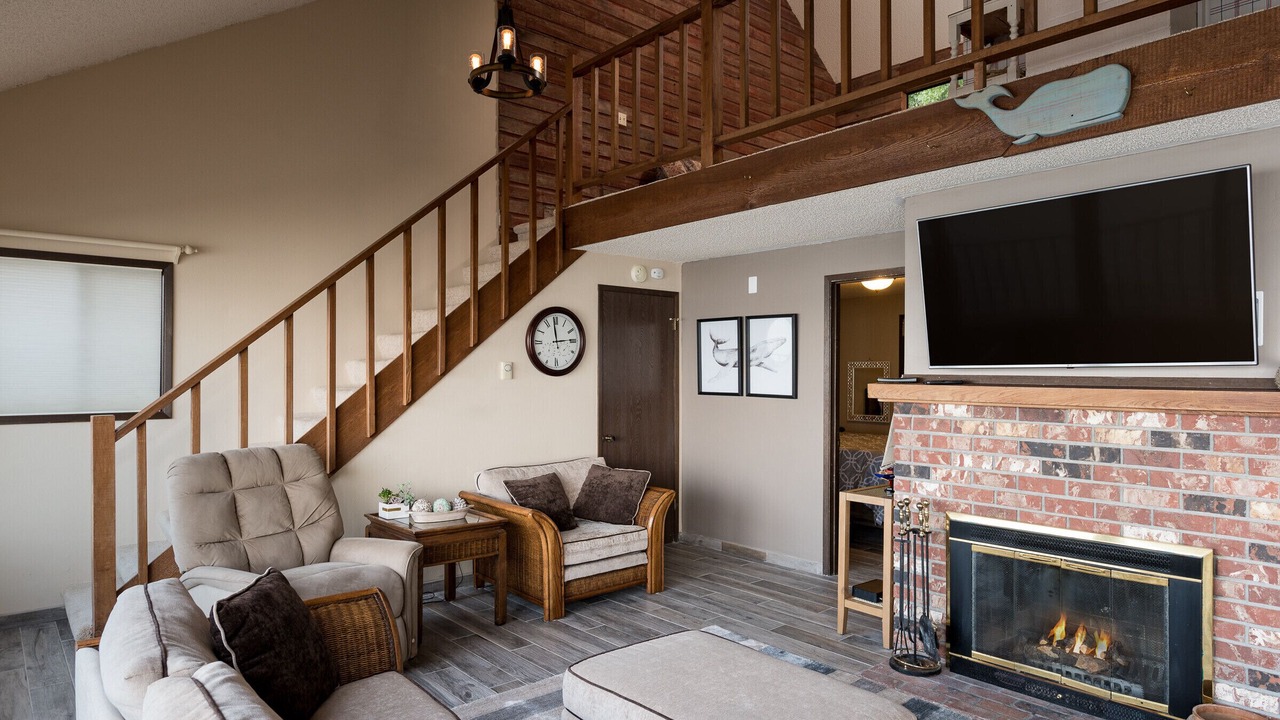 Photo of Livingroom in Langley