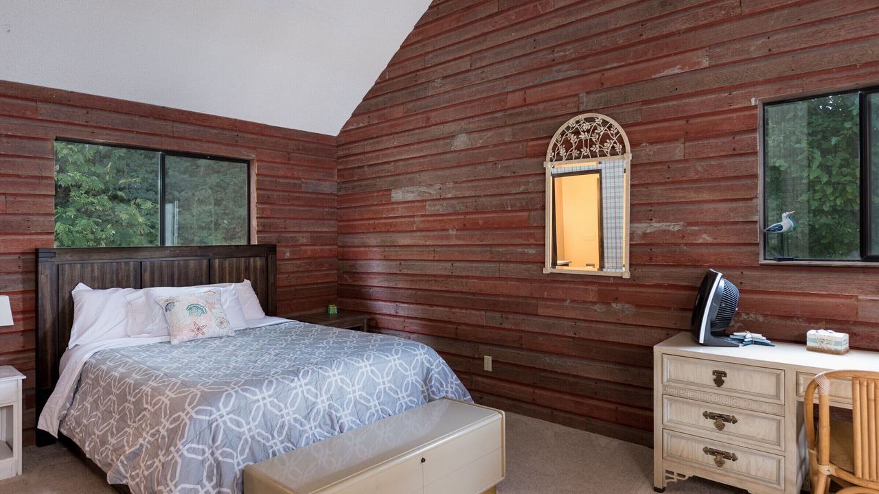 Photo of Bedroom in Langley