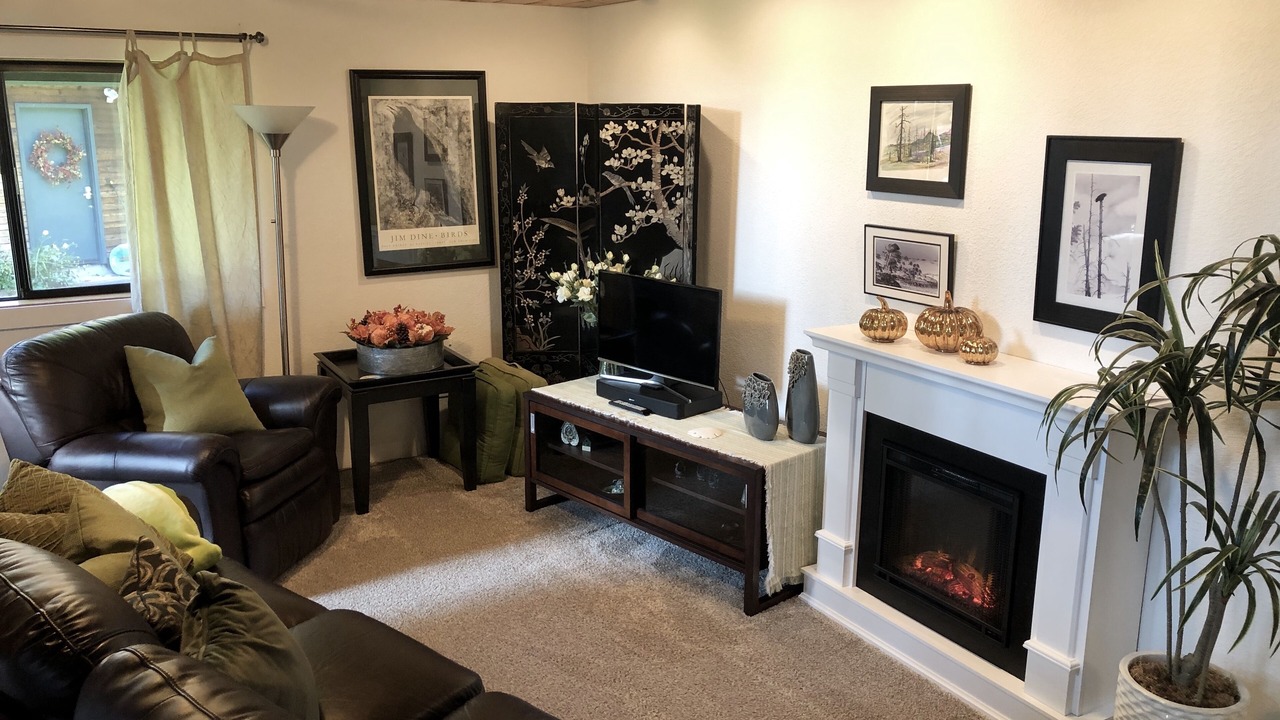 Photo of Livingroom in Shelton
