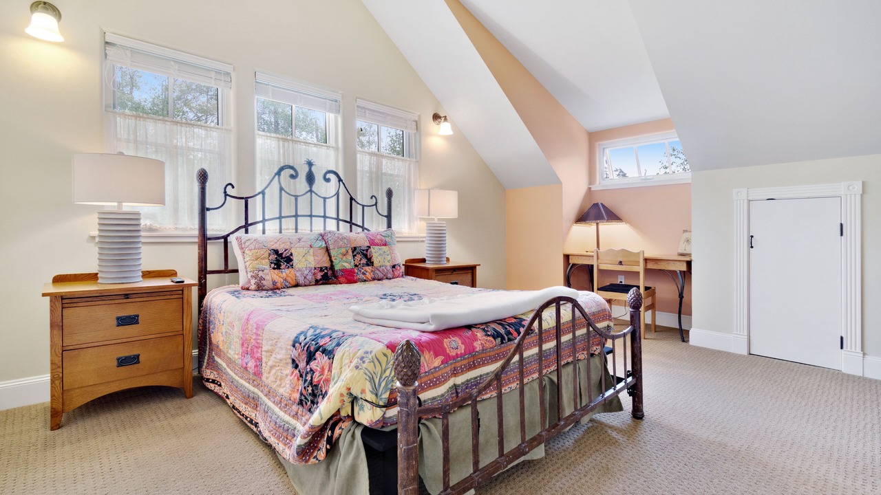 Photo of Bedroom in Eastsound
