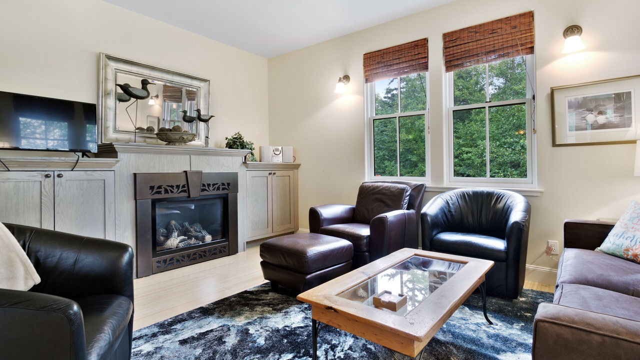 Photo of Livingroom in Eastsound