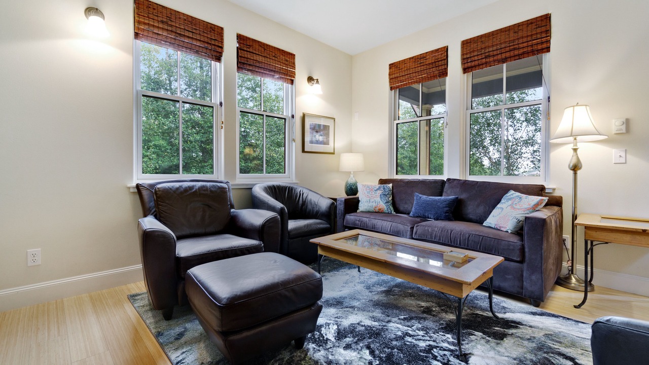 Photo of Livingroom in Eastsound