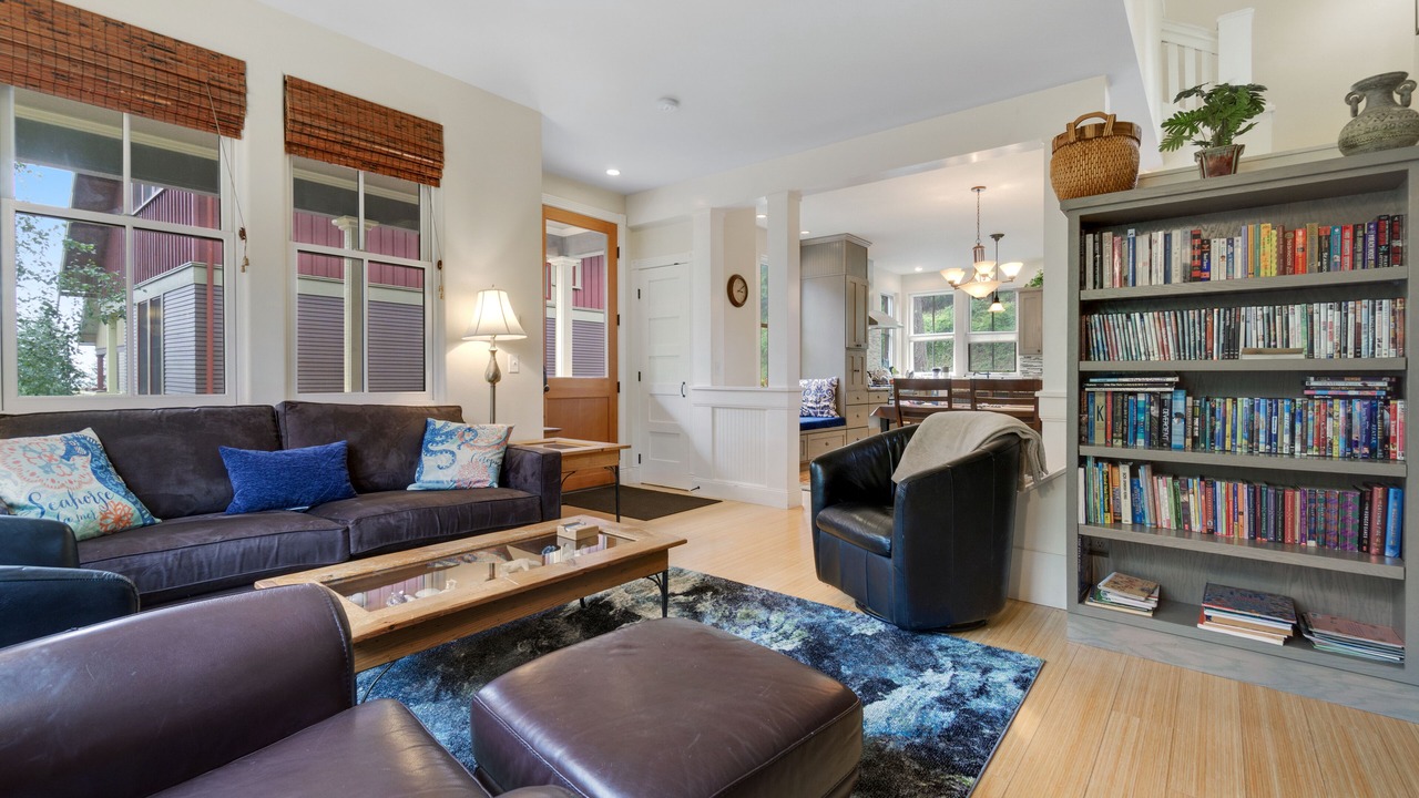 Photo of Livingroom in Eastsound
