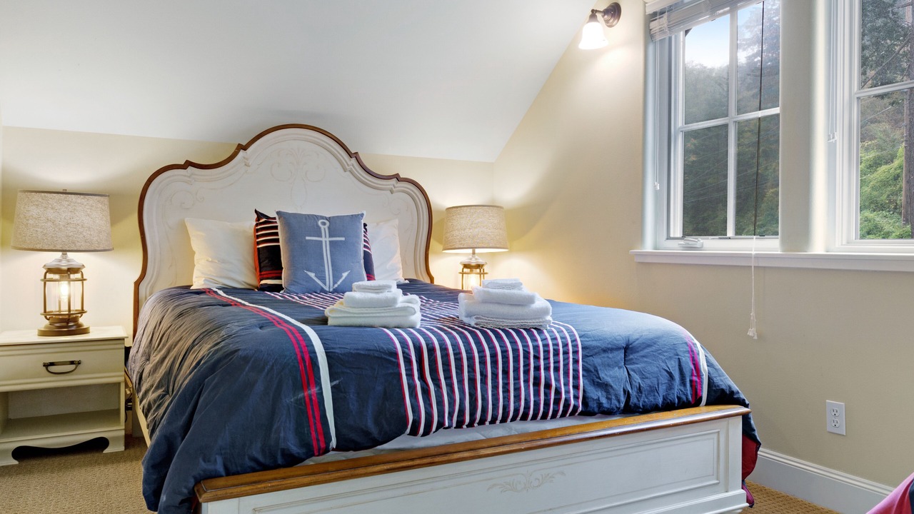Photo of Bedroom in Eastsound