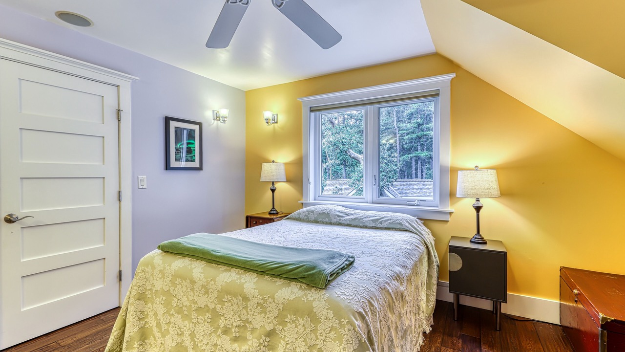 Photo of Bedroom in Eastsound