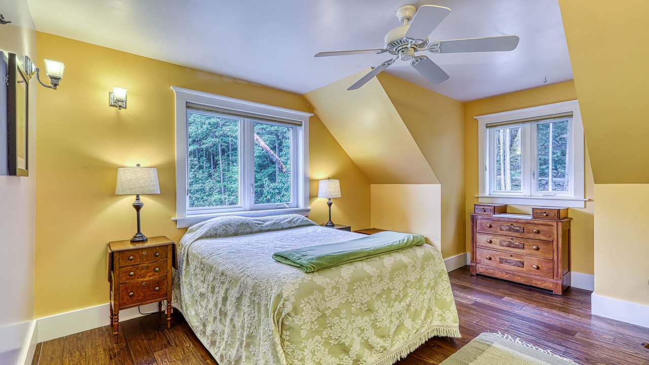 Photo of Bedroom in Eastsound
