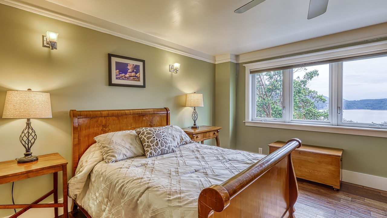 Photo of Bedroom in Eastsound
