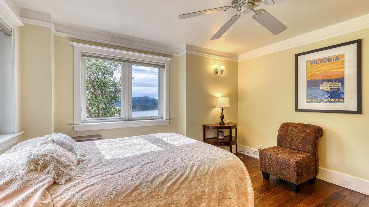 Photo of Bedroom in Eastsound