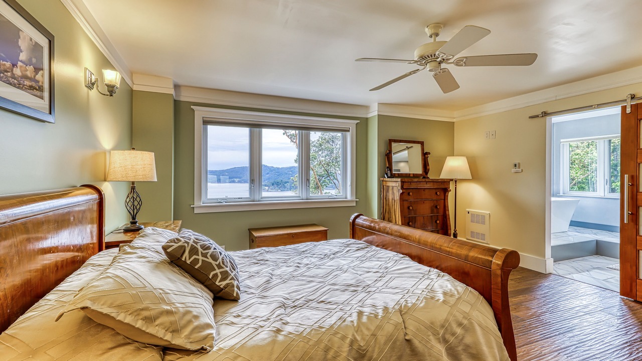 Photo of Bedroom in Eastsound