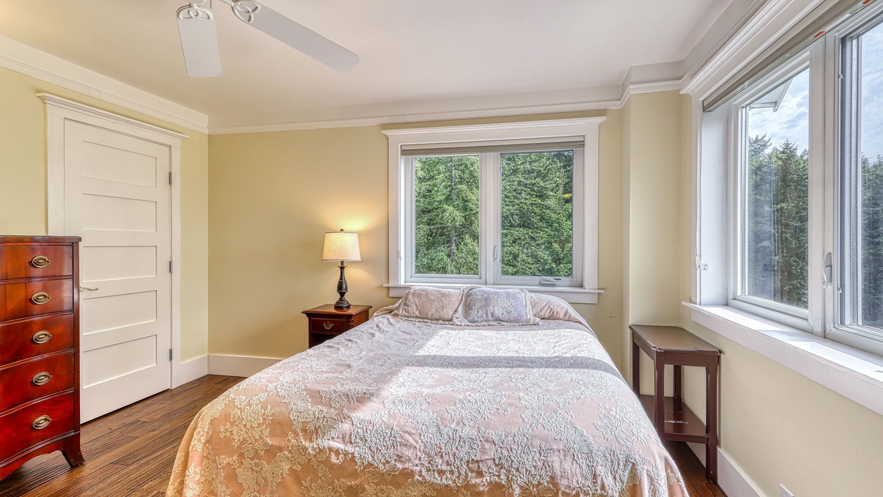 Photo of Bedroom in Eastsound