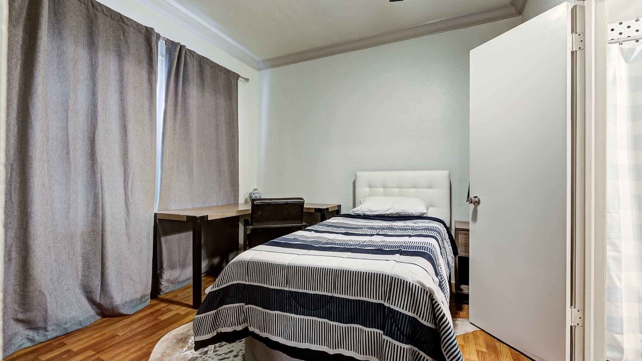 Photo of Bedroom in Lincoln Terrace
