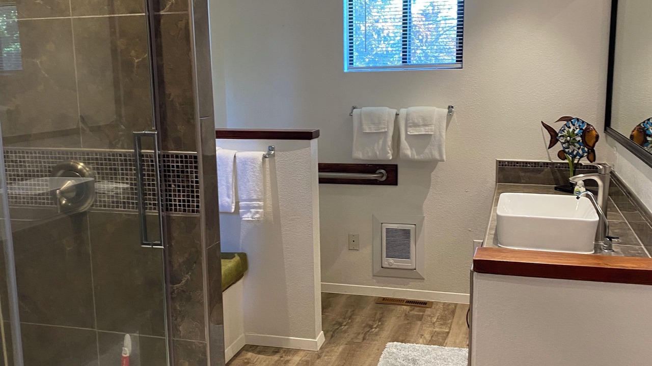 Photo of Bathroom in Oroville