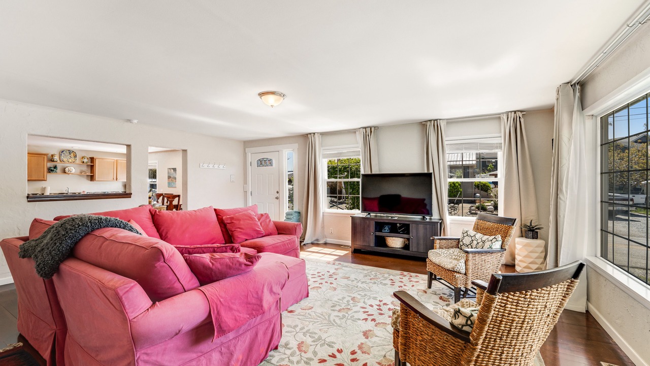 Photo of Livingroom in Wapato Point