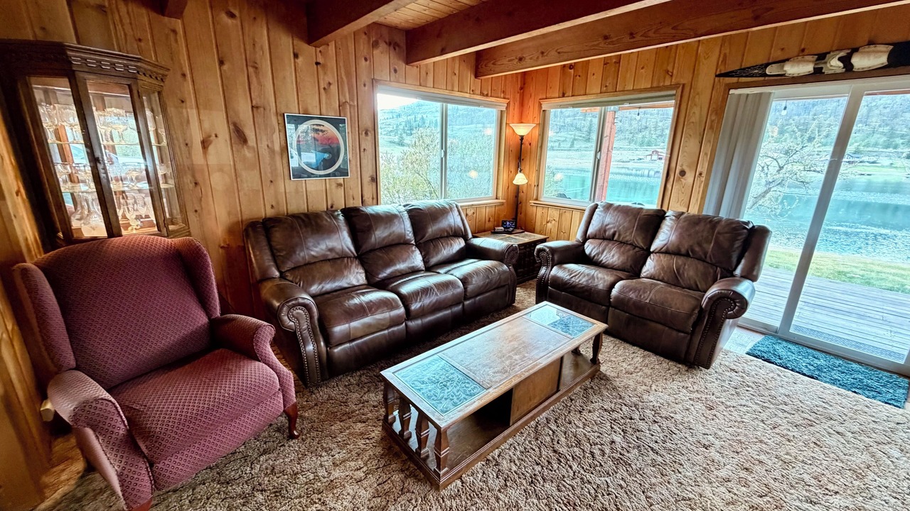 Photo of Livingroom in Oroville