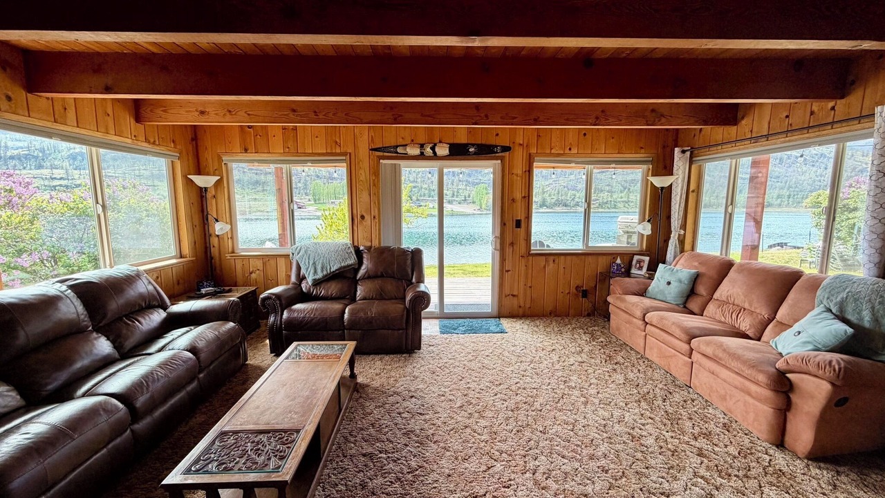 Photo of Livingroom in Oroville