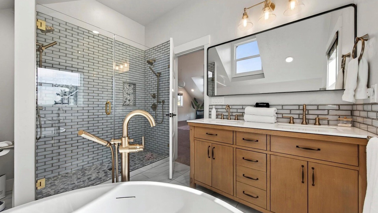 Photo of Bathroom in Garden City