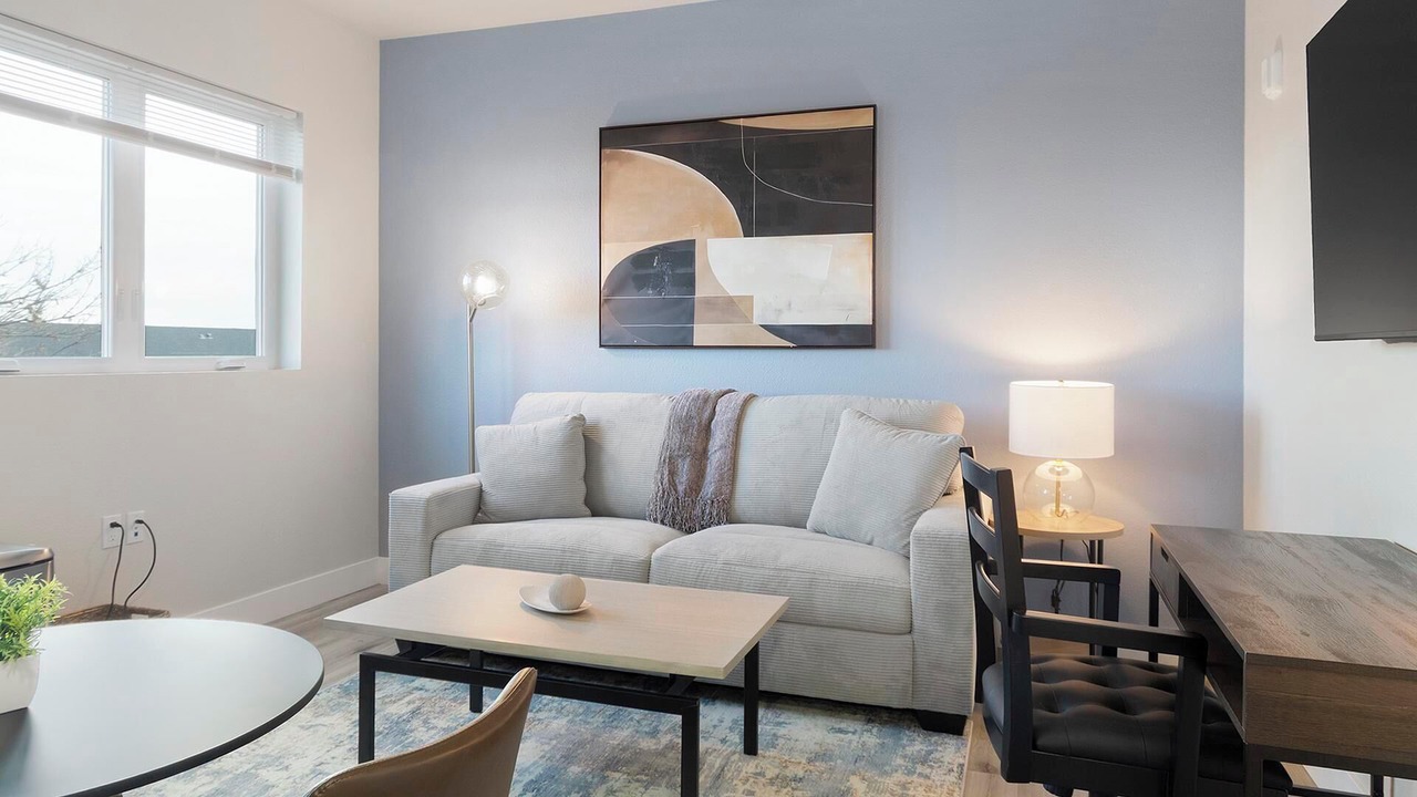 Photo of Livingroom in College View