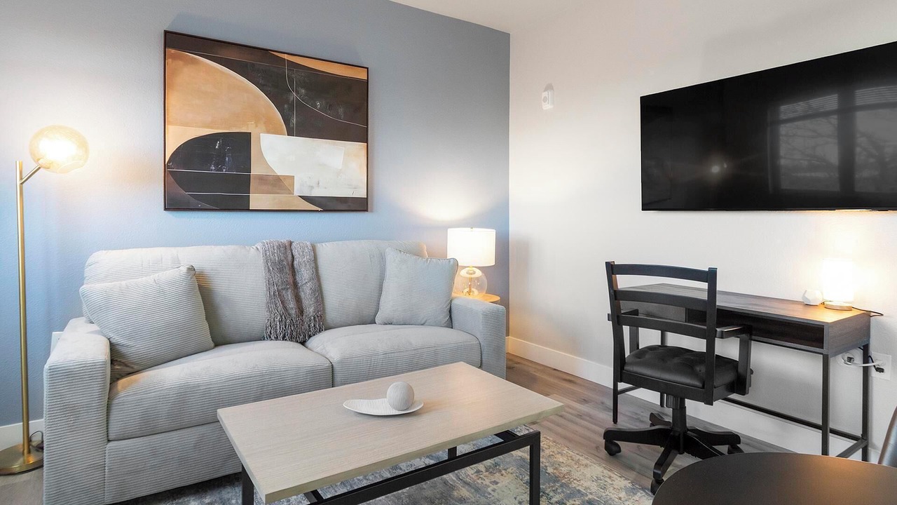 Photo of Livingroom in College View