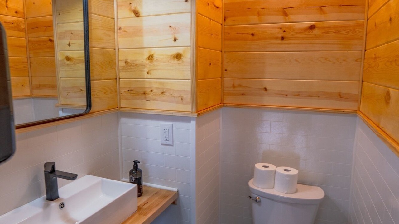 Photo of Bathroom in Grandview