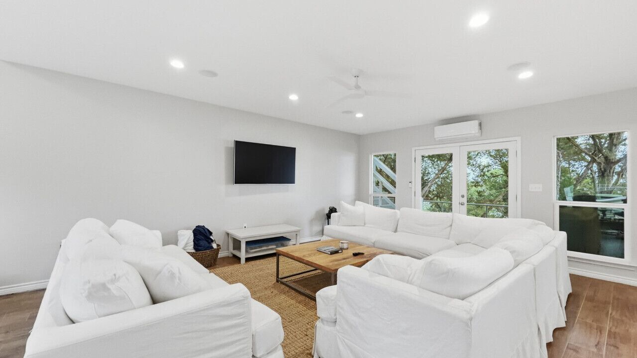 Photo of Livingroom in Graford
