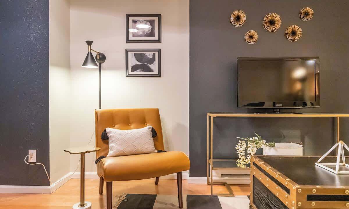Photo of Livingroom in Five Points
