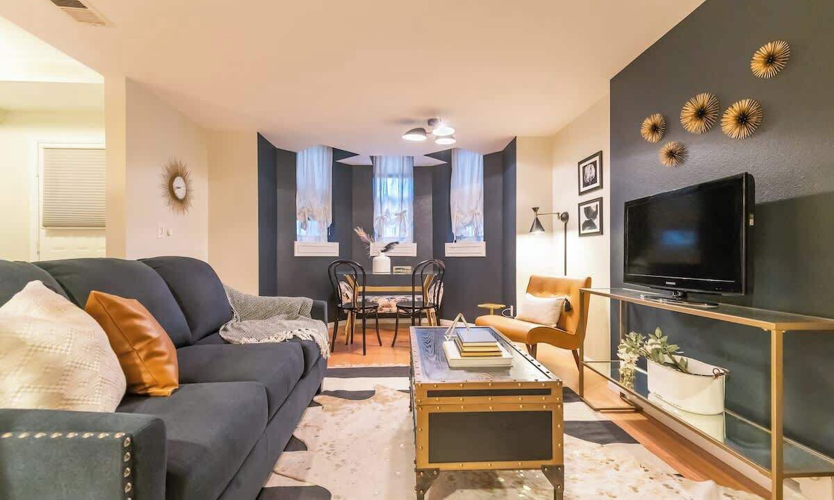Photo of Livingroom in Five Points