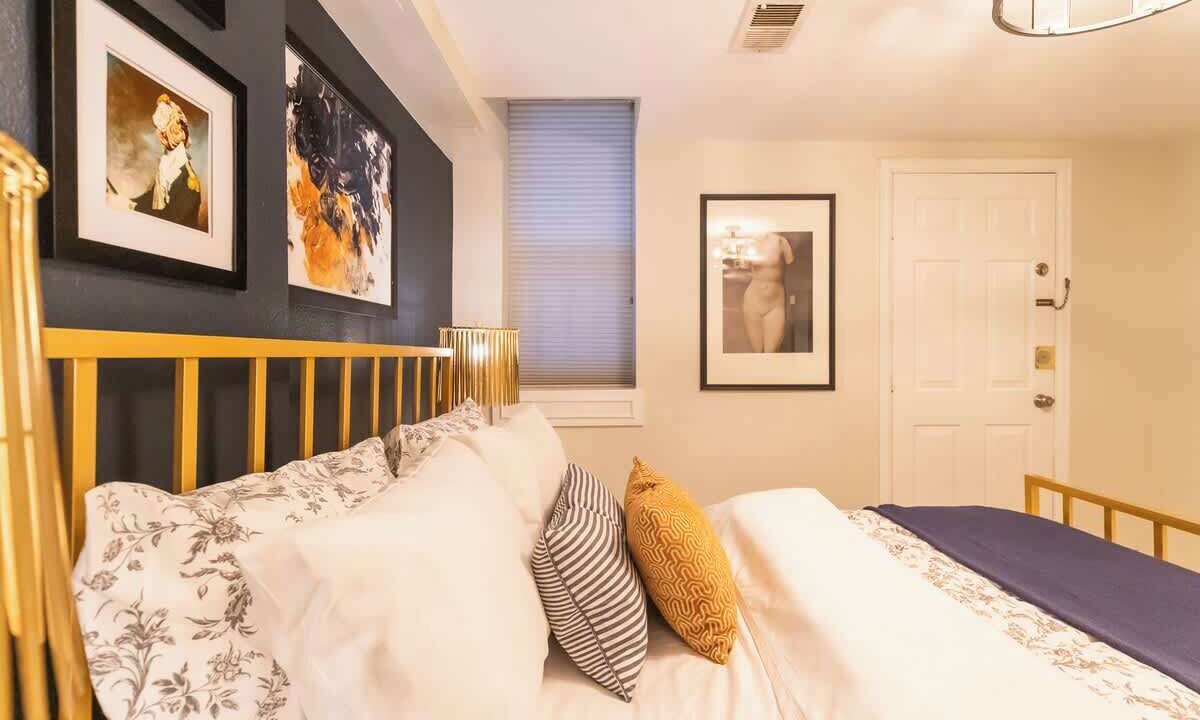 Photo of Bedroom in Five Points