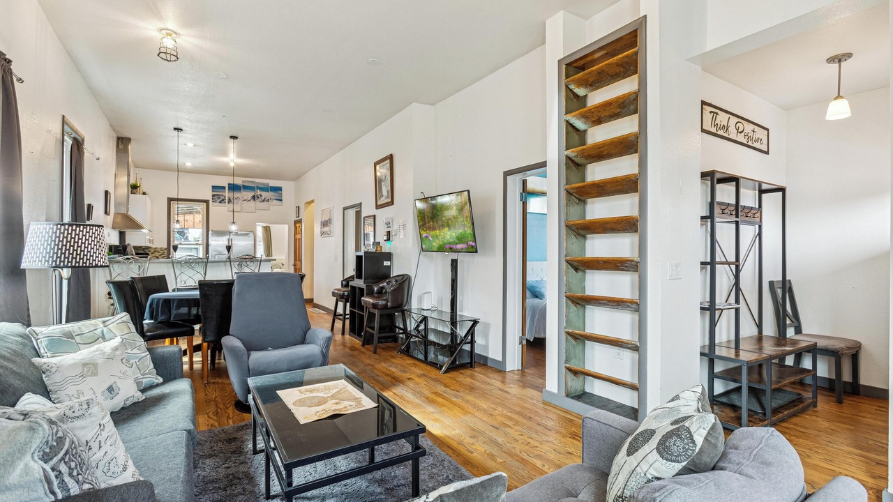 Photo of Livingroom in Lincoln Park