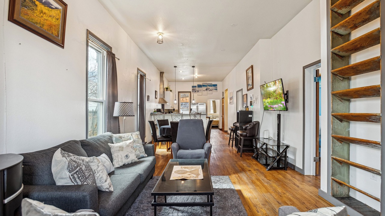 Photo of Livingroom in Lincoln Park