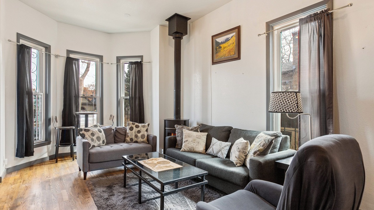Photo of Livingroom in Lincoln Park