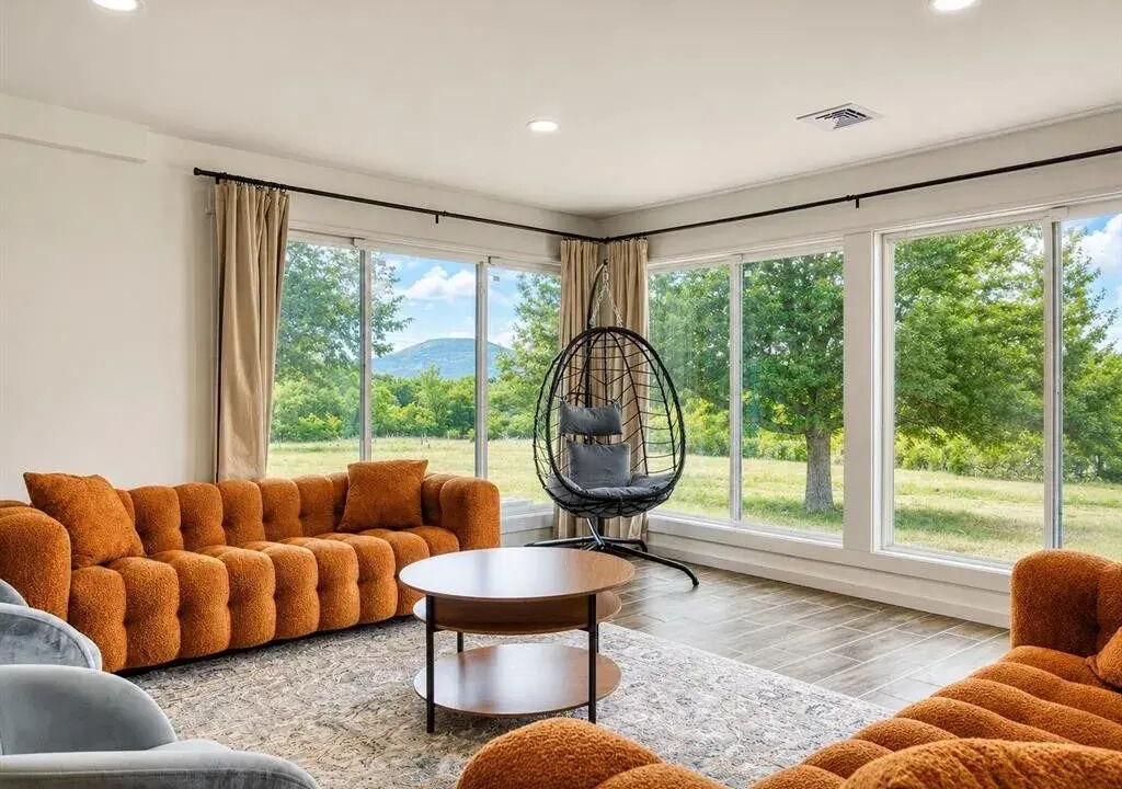 Photo of Livingroom in Lawton