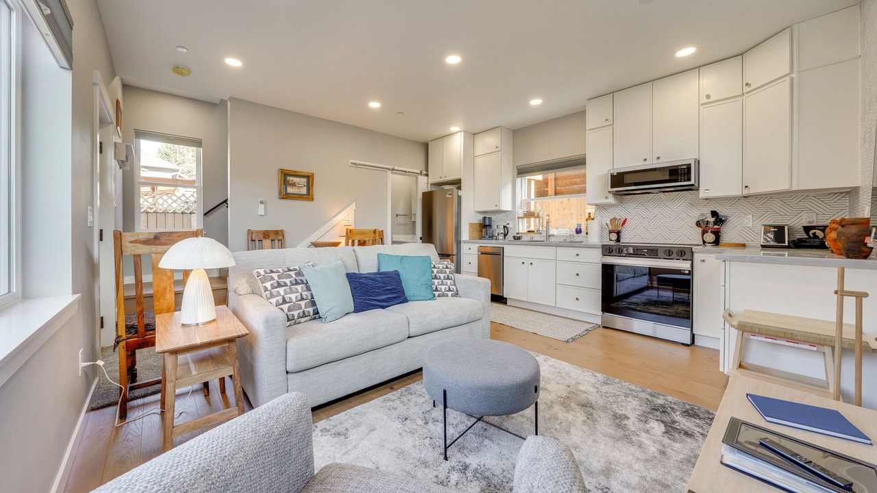 Photo of Livingroom in Mid-Beacon Hill