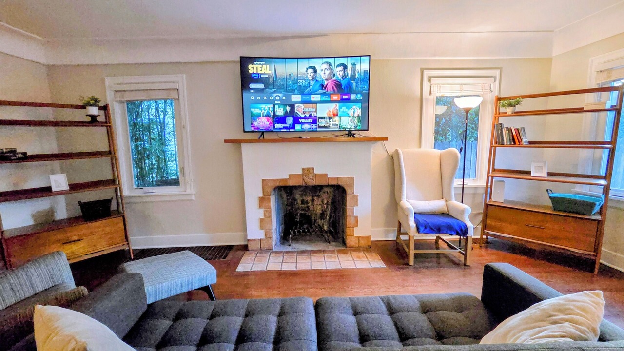 Photo of Livingroom in Haller Lake