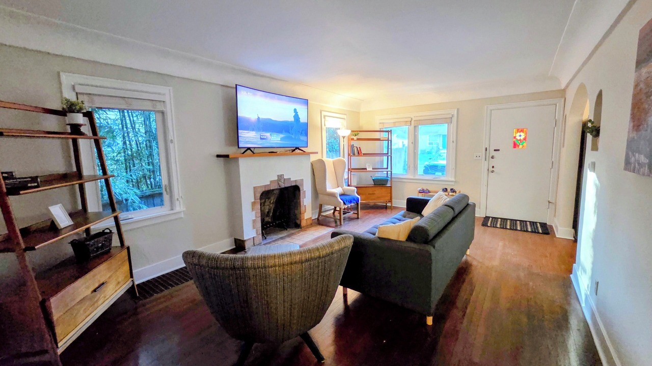 Photo of Livingroom in Haller Lake
