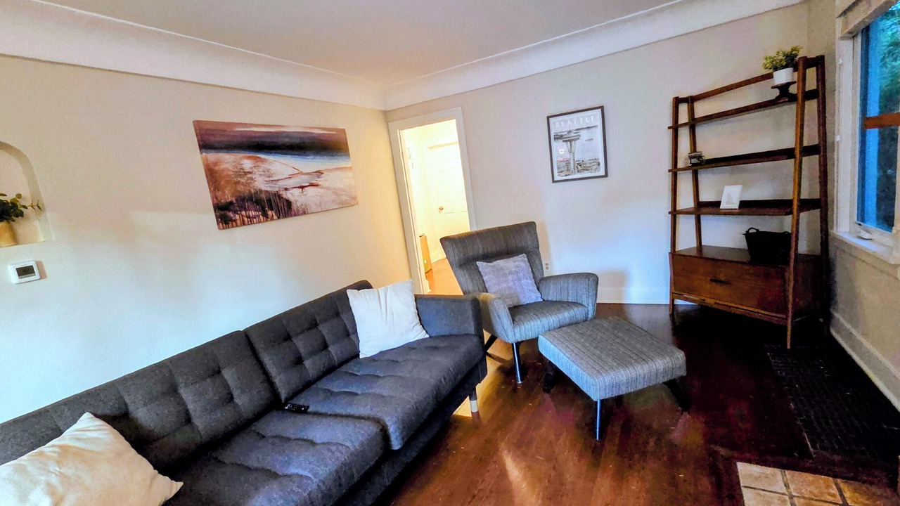Photo of Livingroom in Haller Lake