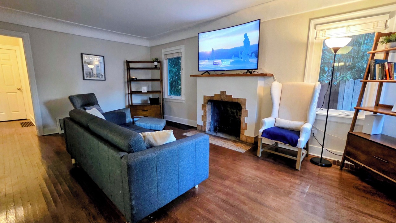 Photo of Livingroom in Haller Lake