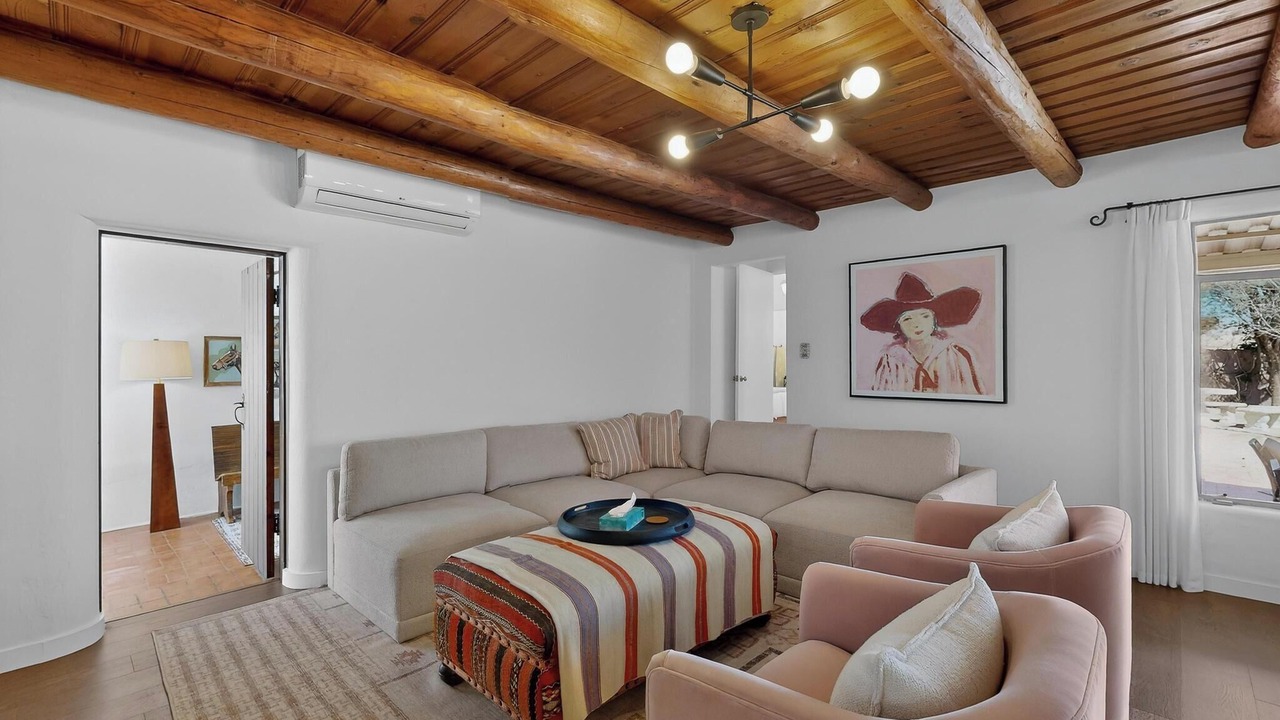 Photo of Livingroom in Raynolds Addition