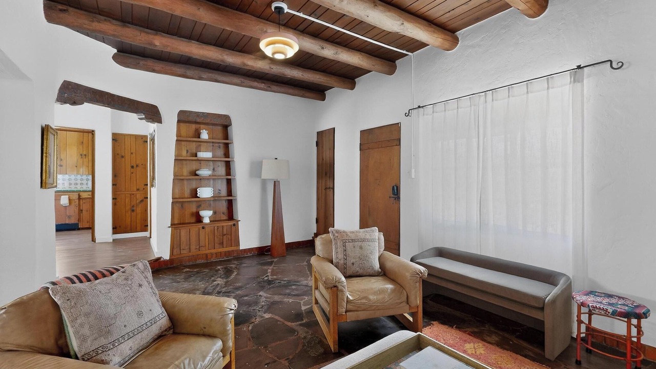 Photo of Livingroom in Raynolds Addition